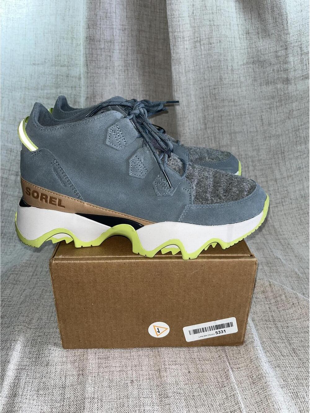 Sorel Women's Kinetic Impact Caribou Plus Waterproof Boots Gray 10 EUC